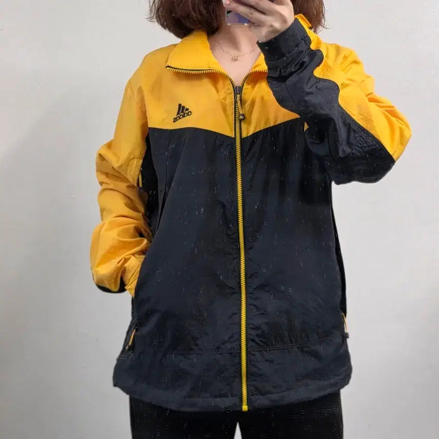[BUNJANG] Adidas Windbreaker Yellow/Black Size 100 / [프립]100/아디다스 윈드브레이커 바람막이 옐로우/블랙