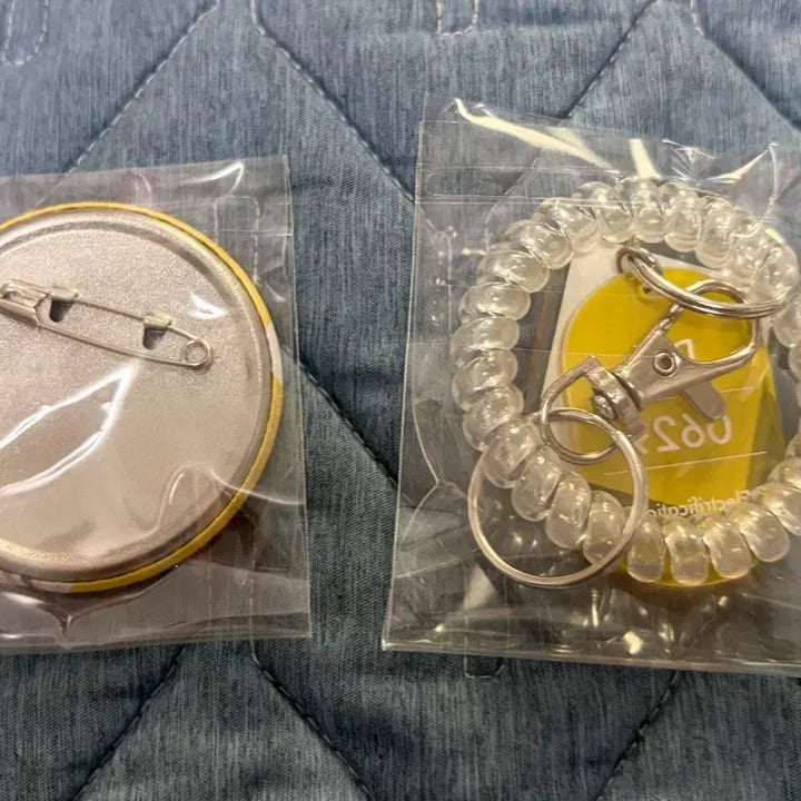 [BUNJANG] Kamina Gokurakutang Locker Keychain &amp; Badge Bundle Set / 카미나리 극락탕 락커 키링, 뱃지 일괄