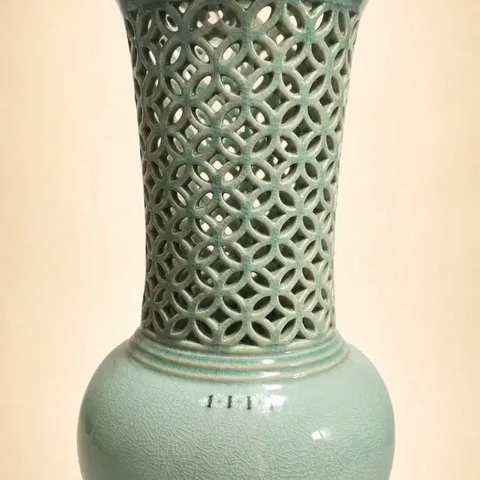 [BUNJANG] Songlim Kiln Celadon Openwork Long-Necked Vase (44cm Height) / 송림요 비색청자 투각 장경호 대작 (높이 44cm)