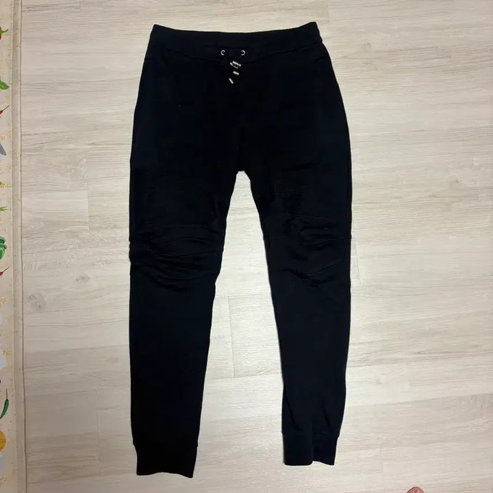 [BUNJANG] Balmain Logo Patch Jogger Training Pants Black L / 발망 로고 포인트 블랙 트레이닝 팬츠