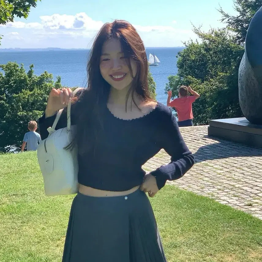 [BUNJANG] Thanat Wave Scallop Knit Top Navy / 새상품) 타낫 웨이브 스캘럽 니트 탑 네이비