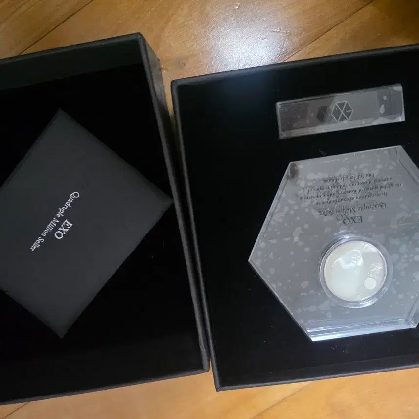 [BUNJANG] EXO Suho Commemorative Medal (Sealed) / 엑소 수호 기념 메달
