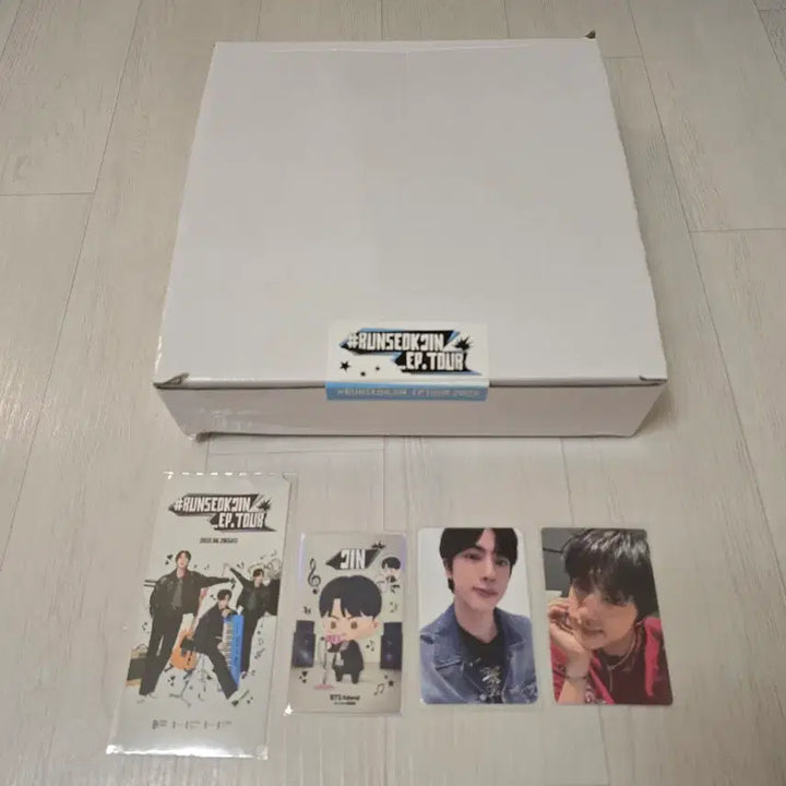 [BUNJANG] BTS Run Seokjin Goyang Concert Special Gift: Raincoat, Towel, Photocard / (오늘만) 방탄소년단 방탄 bts 런석진 고양 역조공 우비, 수건, 포카