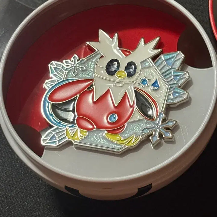 [BUNJANG] Pokemon Pin Badge Pokeball Delibird Christmas Edition / 포켓몬스터 핀뱃지 포켓볼 딜리버드 크리스마스 산타 포켓몬 랜덤 가챠