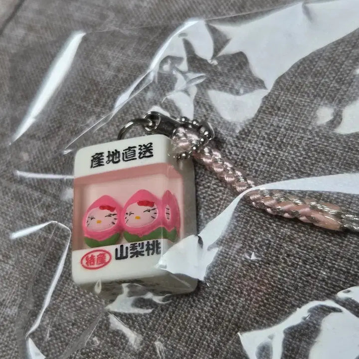 [BUNJANG] Sanrio Regional Limited Kitty Peach Clear Cube Strap / 고전 지역한정키티 산지직송 클리어 큐브 복숭아 스트랩