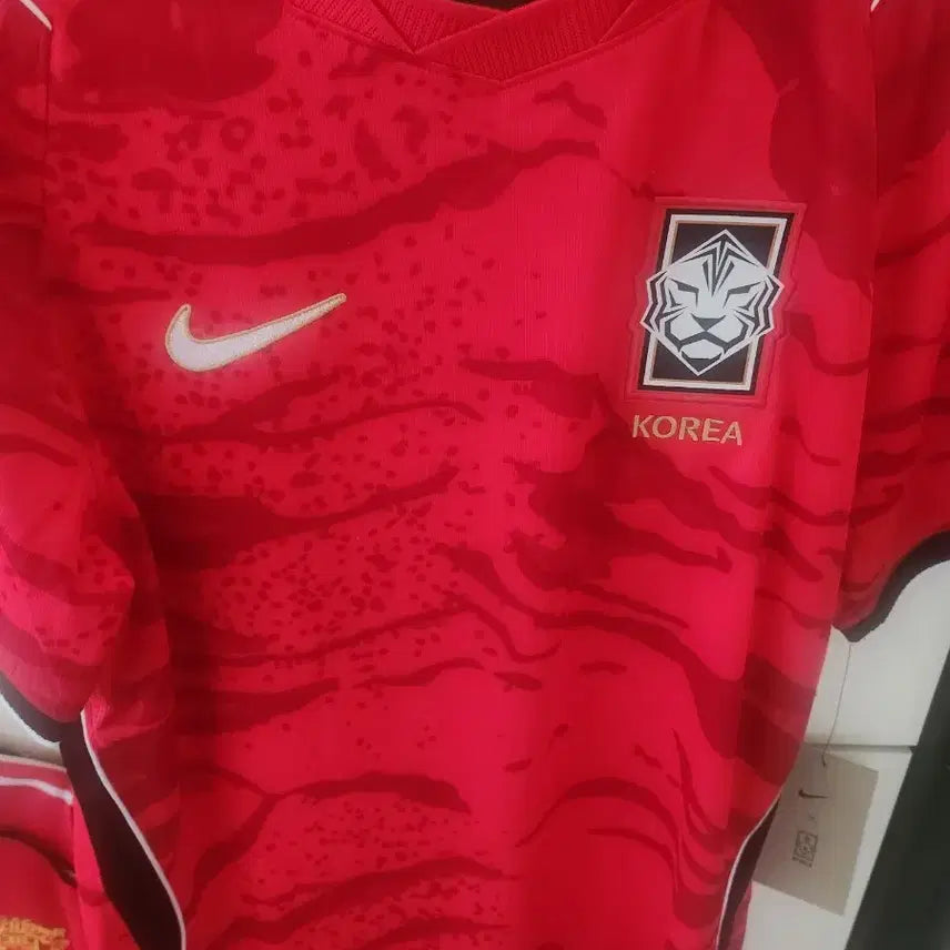 [BUNJANG] Son Heung-min National Team Authentic Replica Jersey (Size M) &amp; 137 Merch Bundle / 손흥민 국대 정품 유니폼 &amp; 137 굿즈 일괄 판매