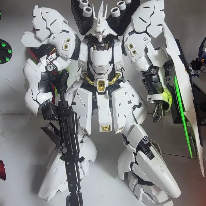 [BUNJANG] China Made RG White Sazabi &amp; Orange Sazabi Assembled Model Kit / (두개합)중국제 RG 백사자비 &amp; 주황 사자비 가조립 팝니다.