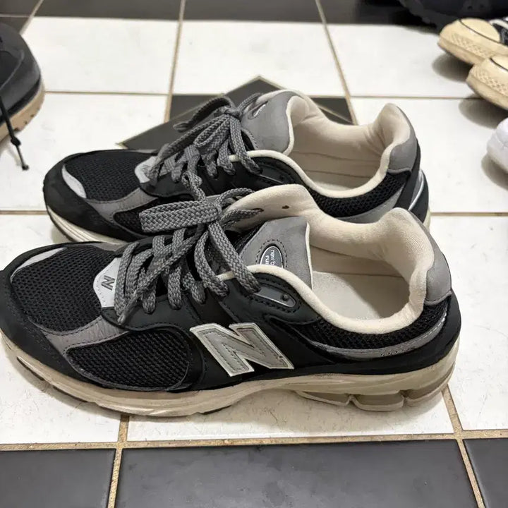 [BUNJANG] New Balance 2002R Sneakers / 뉴발란스 2002R