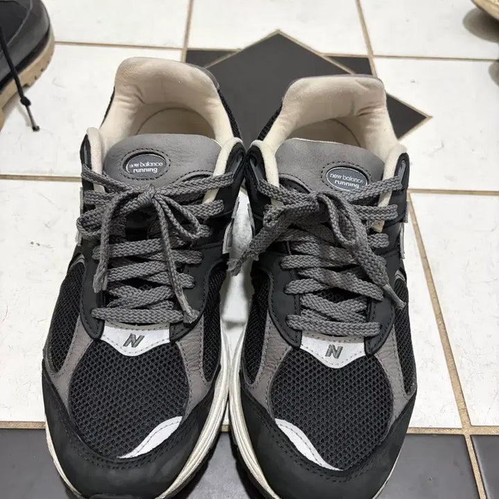 [BUNJANG] New Balance 2002R Sneakers / 뉴발란스 2002R