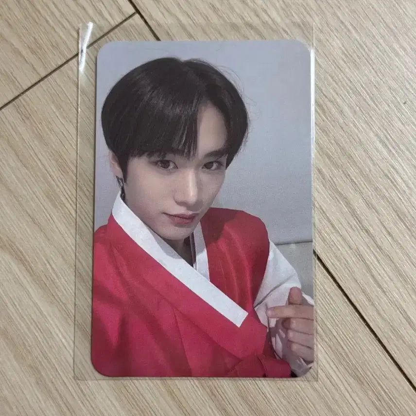 [BUNJANG] Darkbee Rune What The Hell K-Pop Store Hanbok POB Photocard / 다크비 룬 왓더헬 케이팝스토어 한복 미공포 특전 포카