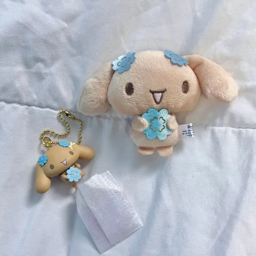 [BUNJANG] Cinnamoroll Mocha Clover Secret Random Brooch &amp; Keychain Set / 반택포) 모카 클로버 시크릿 랜덤 브로치 , 시크릿 랜덤 키링 세트