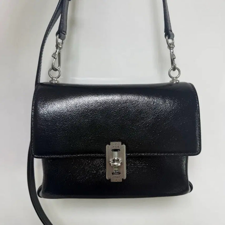 [BUNJANG] Vunque Mini Bucket Bag Black / 분크 바게트백 미니크로스 블랙 (외출 1회)