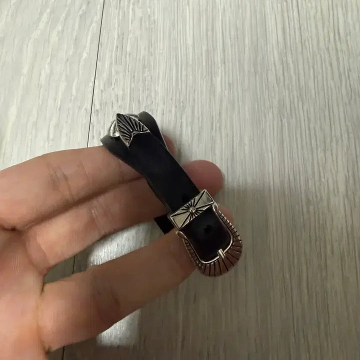 [BUNJANG] Toga Concho Bracelet / (OS)토가 콘쵸 팔찌