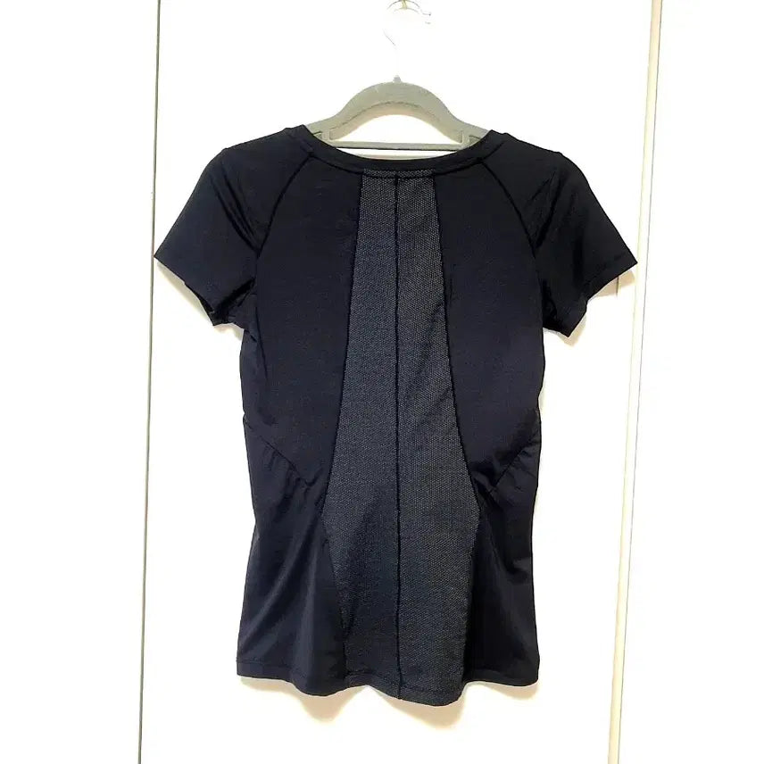 [BUNJANG] Descente Functional Short Sleeve T-Shirt (Size S) / 데상트 기능성 반팔 티셔츠(S사이즈)