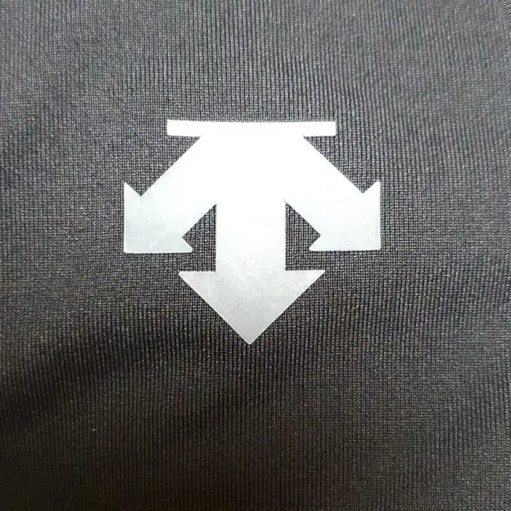 [BUNJANG] Descente Functional Short Sleeve T-Shirt (Size S) / 데상트 기능성 반팔 티셔츠(S사이즈)