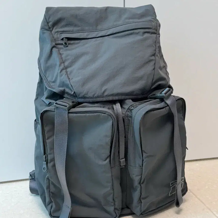 [BUNJANG] Blanckov Double Clasp Backpack Olive Grey / 블랭코브 더블 클래스프 백팩 올리브그레이