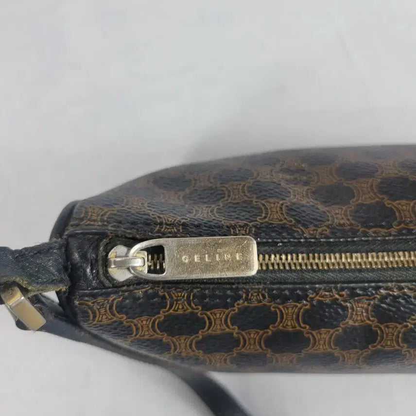 [BUNJANG] Celine Triomphe Shoulder Bag Brown / 셀린느 트리오페 숄더백 브라운