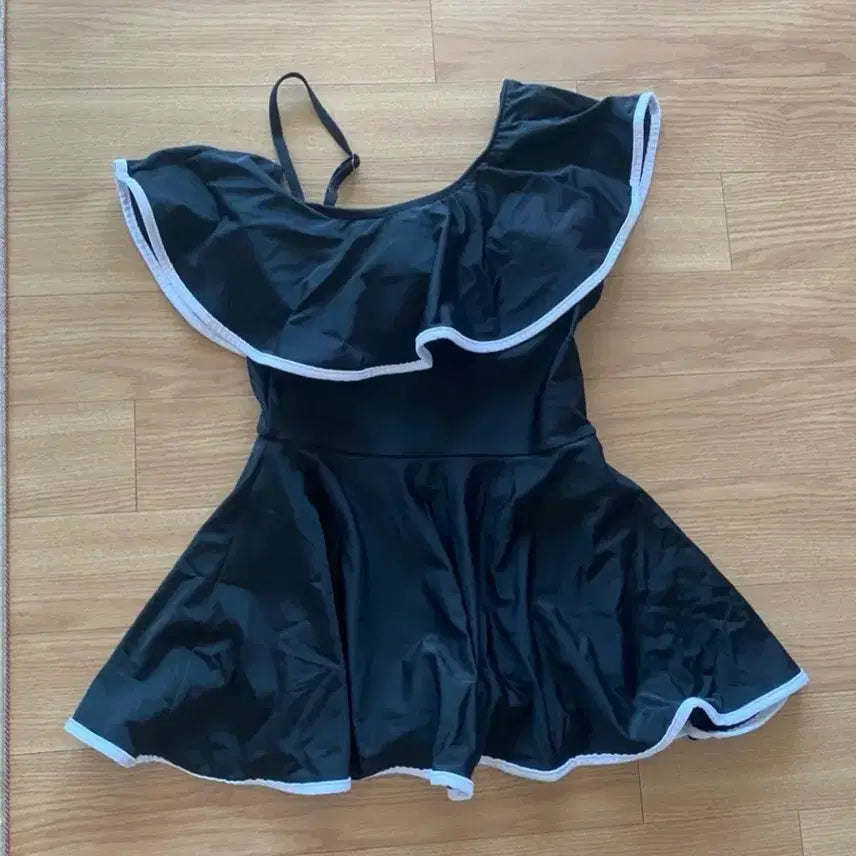 [BUNJANG] Ruffle Off-Shoulder One-Piece Swimsuit (Navy) / 새상품) 프릴 오프숄더 원피스 수영복