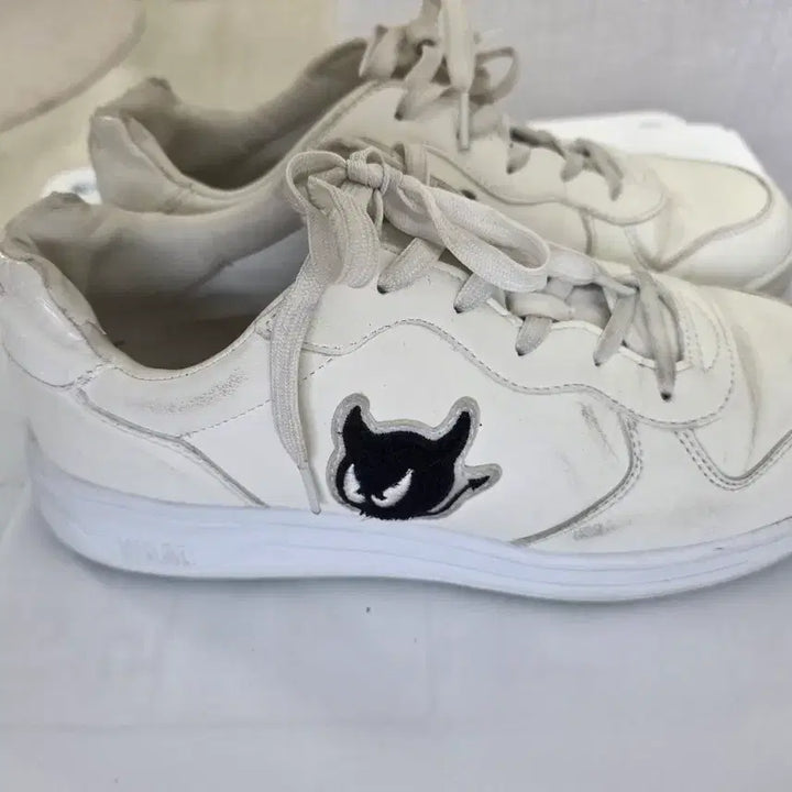 [BUNJANG] WAAC Casual Golf Shoes - White with Green Character Embroidery / waac