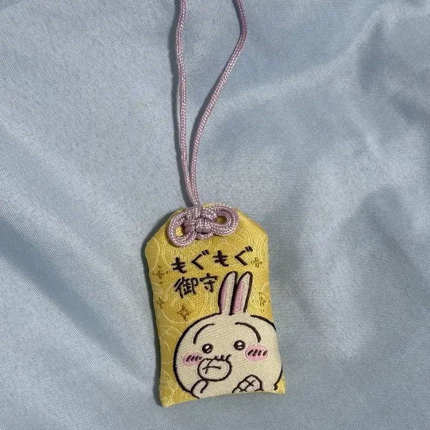 [BUNJANG] Chiikawa Usagi Mogumoguhonpo Limited Omamori Charm / 치이카와 우사기 모구모구혼포 한정 오마모리 부적