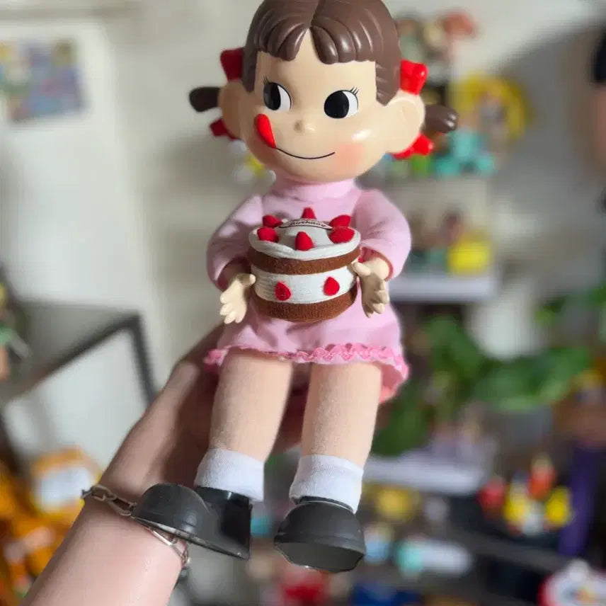 [BUNJANG] Vintage Peko-chan Doll Holding Cake / 빈티지) 케이크 든 페코짱 인형 (마지막할인가)