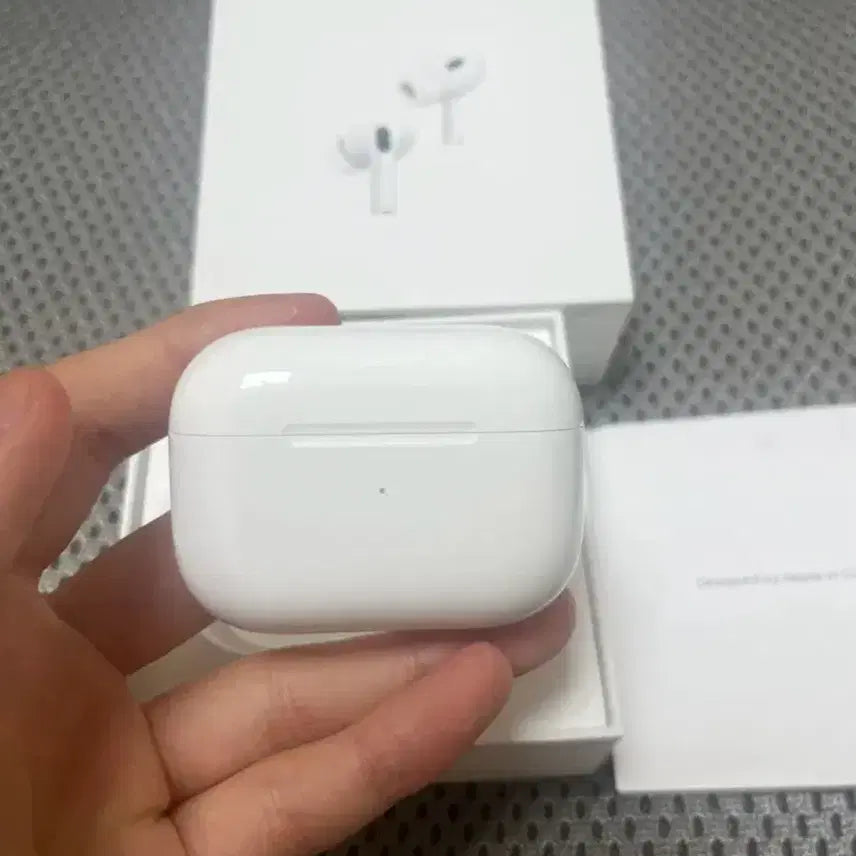 [BUNJANG] Apple AirPods Pro 2nd Generation (Used) / 에어팟프로2 풀박스 ( 7일 사용 )