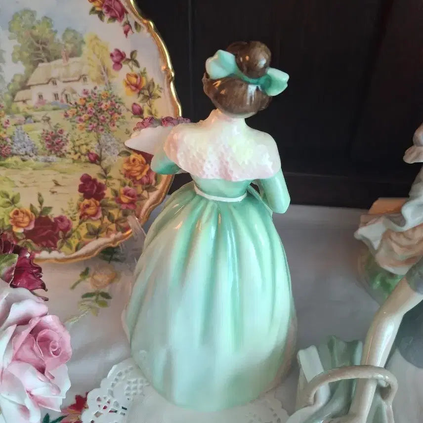 [BUNJANG] Royal Doulton Figurine - Woman with Flowers / 로얄덜튼 피겨린