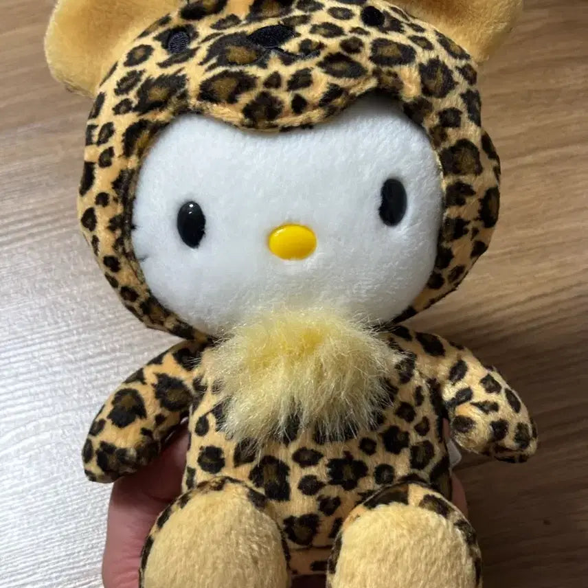 [BUNJANG] Vintage Leopard Kitty Plush / (고전)레오파드 키티 인형