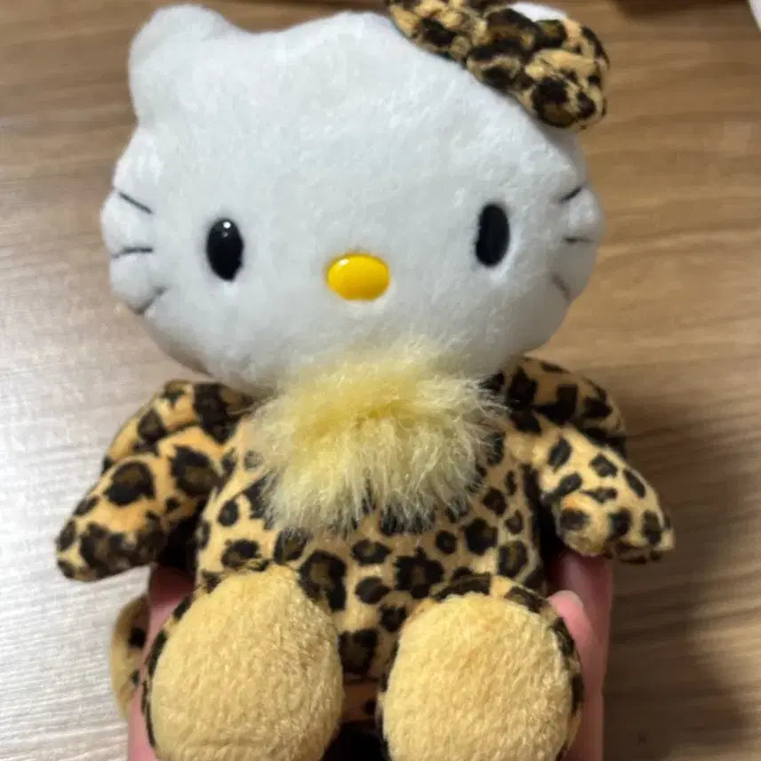 [BUNJANG] Vintage Leopard Kitty Plush / (고전)레오파드 키티 인형