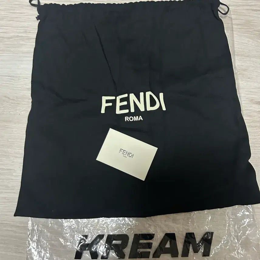 [SOLD OUT] 펜디 클러치