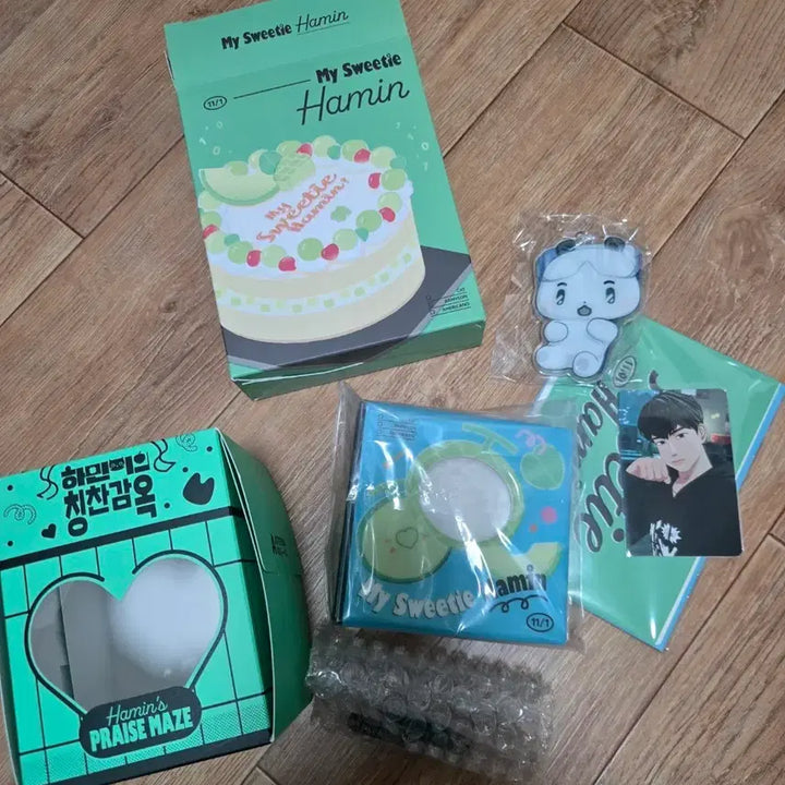 [BUNJANG] PLAVE Hamin Birthday Kit Bundle Set (Cake Box, Medihill Keyring) / 플레이브 십카페 케이크 박스 하민+24 생일키트+메디힐 키링 일괄 판매