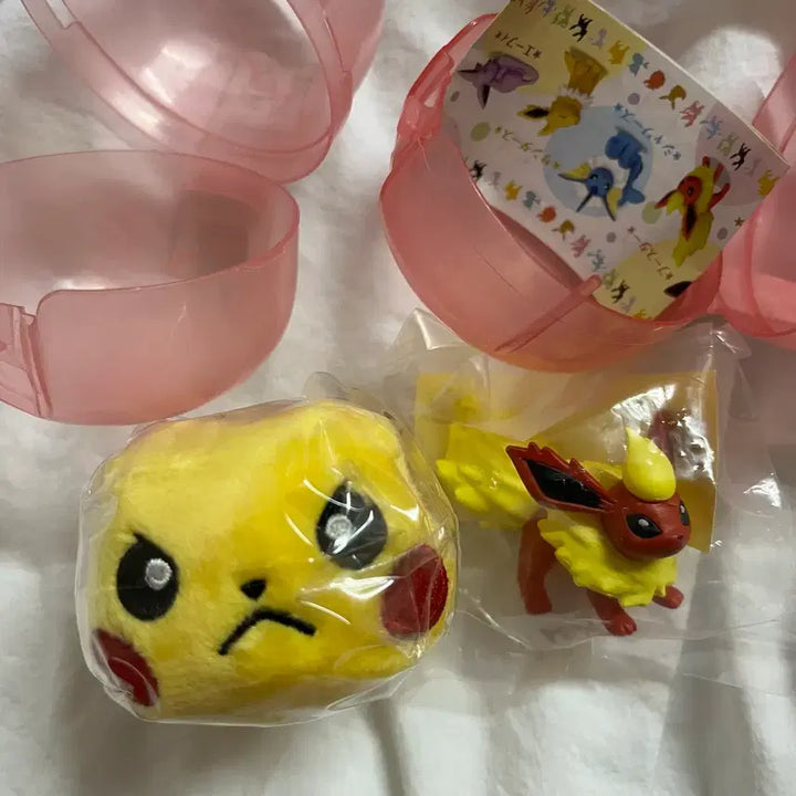 [BUNJANG] Pokemon Pikachu Bracelet Gacha &amp; Eevee Figure Collection Booster Set / 포켓몬 가챠 2개(피카츄 팔찌+이브이 피규어 컬렉션 부스터)