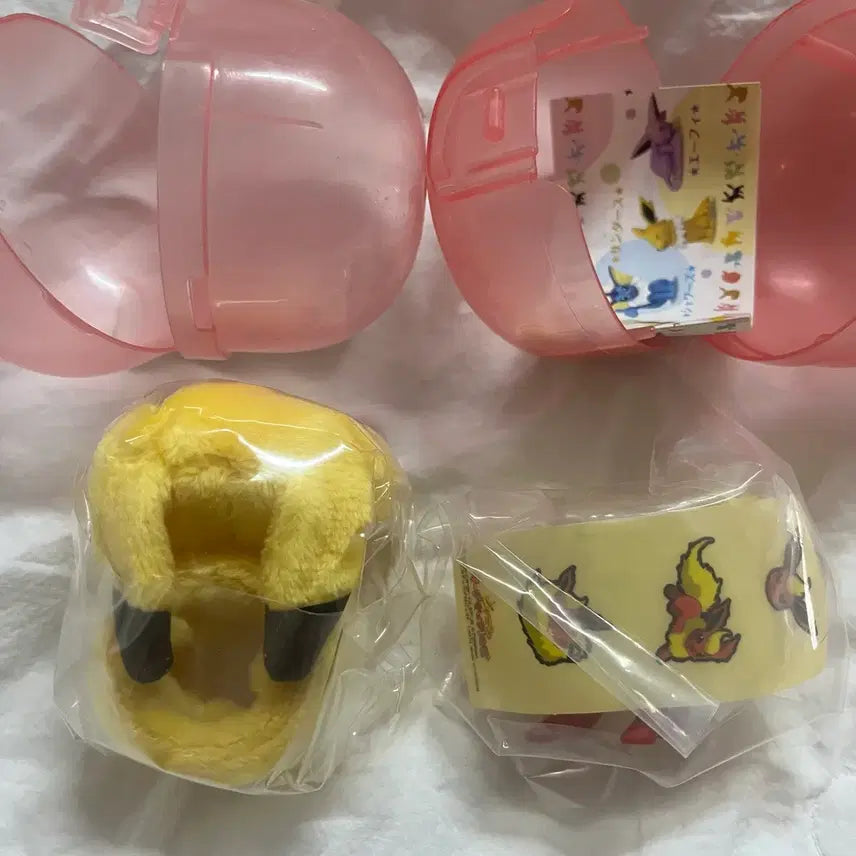 [BUNJANG] Pokemon Pikachu Bracelet Gacha &amp; Eevee Figure Collection Booster Set / 포켓몬 가챠 2개(피카츄 팔찌+이브이 피규어 컬렉션 부스터)