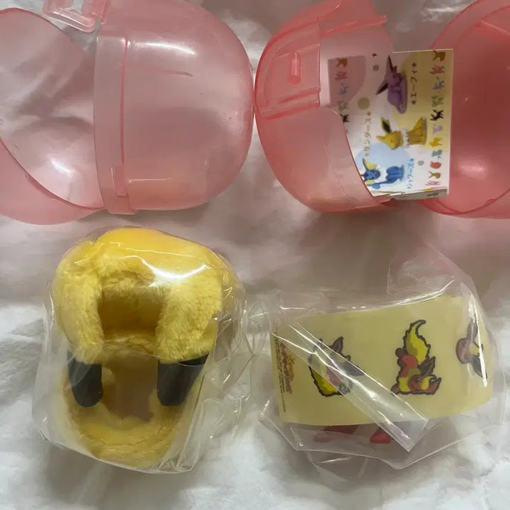 [BUNJANG] Pokemon Pikachu Bracelet Gacha &amp; Eevee Figure Collection Booster Set / 포켓몬 가챠 2개(피카츄 팔찌+이브이 피규어 컬렉션 부스터)