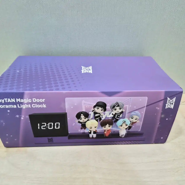 [BUNJANG] TinyTAN Figure LED Desk Clock Alarm Digital Mood Lamp Diorama / 타이니탄 피규어 LED 탁상 시계 알람 디지털 무드등 조명 디오라마