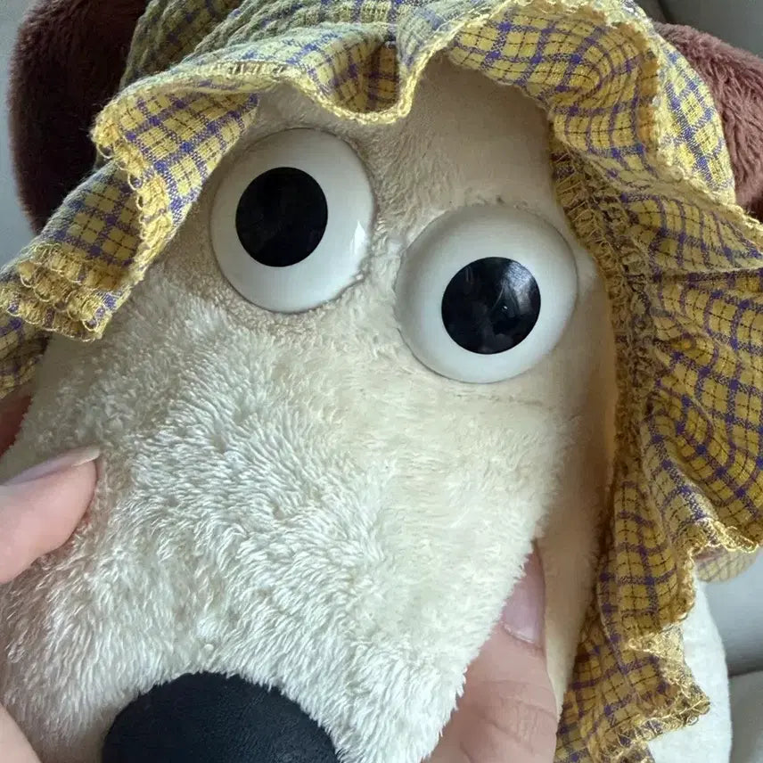 [BUNJANG] Wallace &amp; Gromit Gromit Sofa Armrest Plush / [월레스와 그로밋] 그로밋 소파 팔걸이 인형