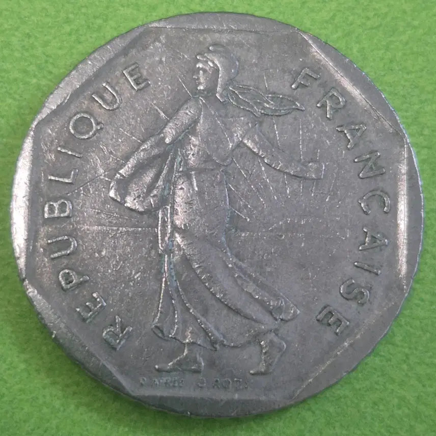 [BUNJANG] 1981 UK 2 Franc Coin M3611 / 1981 영국 2프랑 동전 M3611