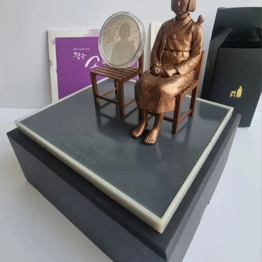 [BUNJANG] 2017 Chad Republic Peace Girl Statue 1 oz 99.9% Silver Medal / 2017 차드 평화 소녀상 동상 및 기념 1온스 99.9% 은메달