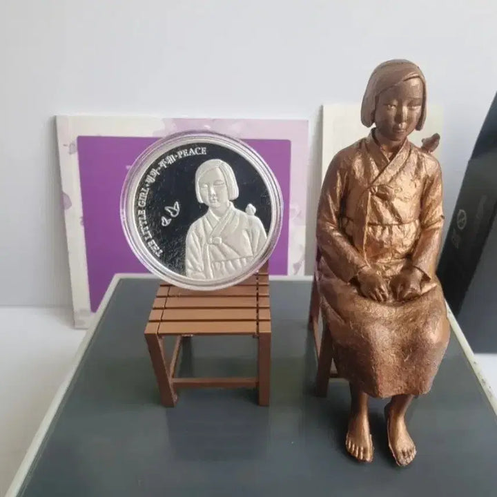[BUNJANG] 2017 Chad Republic Peace Girl Statue 1 oz 99.9% Silver Medal / 2017 차드 평화 소녀상 동상 및 기념 1온스 99.9% 은메달
