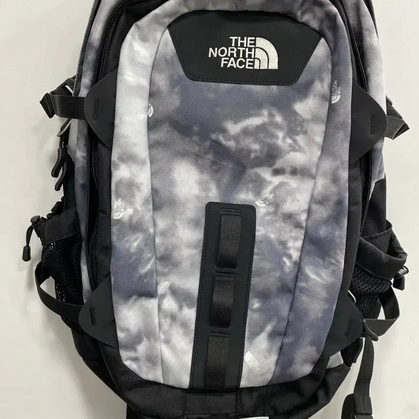 [BUNJANG] The North Face Hot Shot Grey Backpack / [상태우수] 노스페이스 핫샷 그레이 백팩 가방