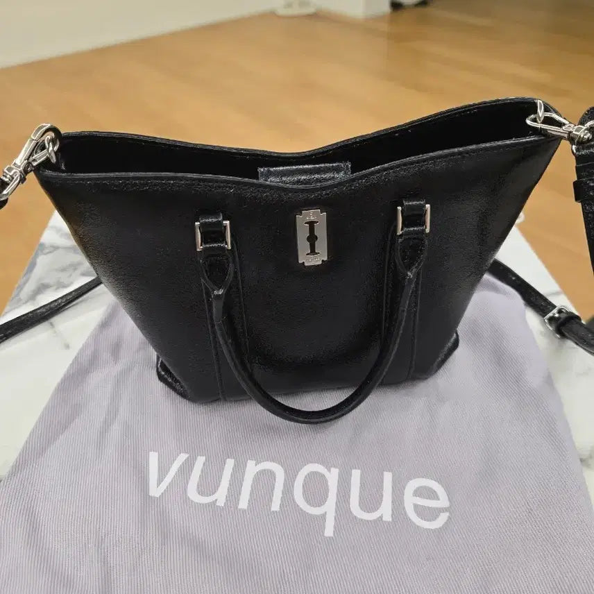 [BUNJANG] Vunque One Eleven Mini Tote Bag / 분크 원일래븐 미니토트백