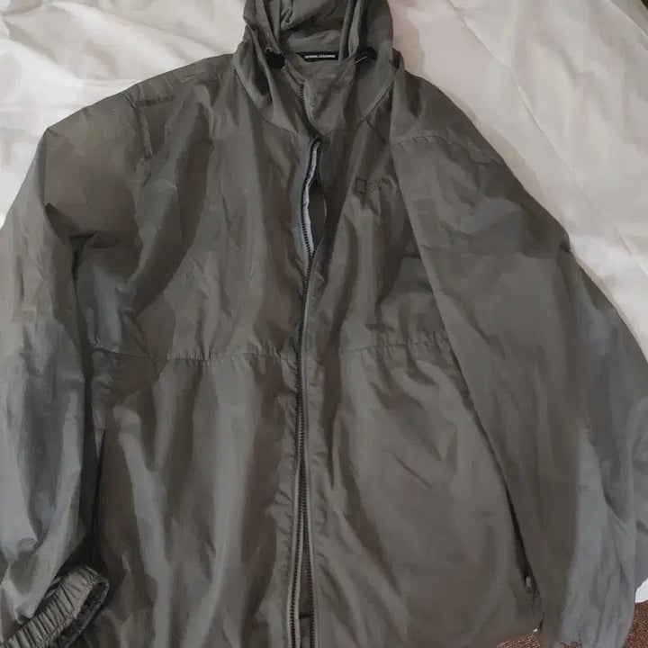 [BUNJANG] National Geographic Windbreaker Jacket / 네셔널 지오그래픽 봄.여름 바람박이점퍼