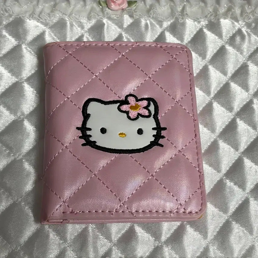 [BUNJANG] Sanrio Hello Kitty Quilting Wallet Card Holder / 산리오 헬로키티 문방구 퀼팅 지갑 카드지갑 포카 포토카드 아이돌