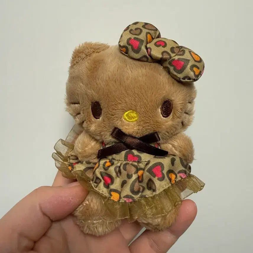 [BUNJANG] Hello Kitty Leopard Print Tanned Doll Keychain / 호피키티 레오파드키티 태닝키티호피 인형키링