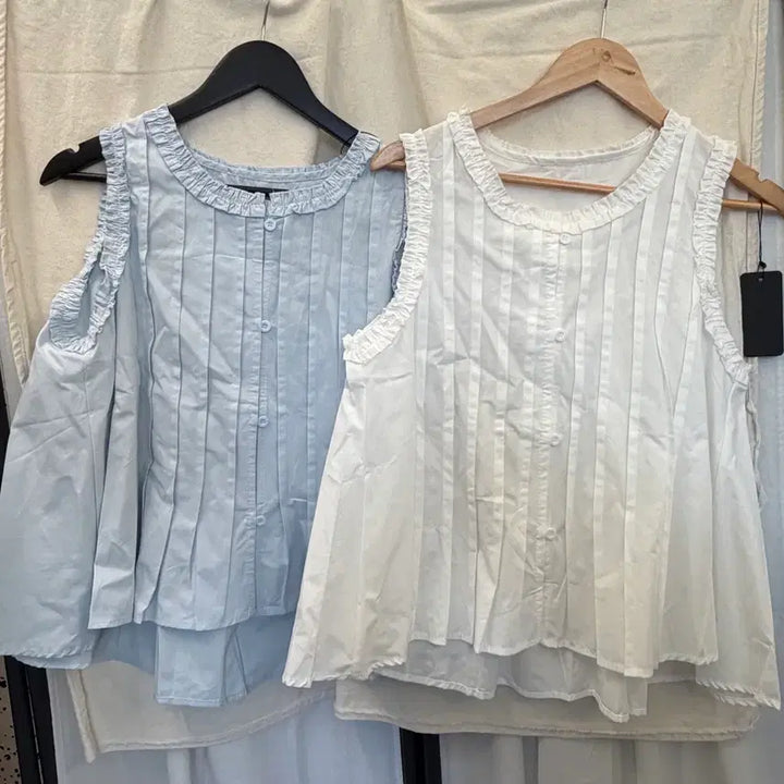 [BUNJANG] Blue/White Shirring Pintuck Sleeveless Blouse / 블루/화이트 셔링 핀턱 민소매 블라우스