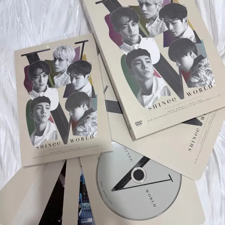 [BUNJANG] SHINee SHINee World V Concert DVD (Unsealed) / 샤이니월드5 콘서트 DVD