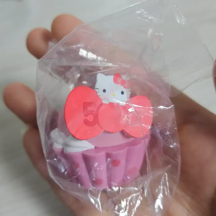 [BUNJANG] Sanrio Hello Kitty 50th Anniversary Strawberry Sweet Party Mascot Figure / 산리오 헬로 키티 50주년 딸기 스위트 파티 마스코트 피규어 가챠