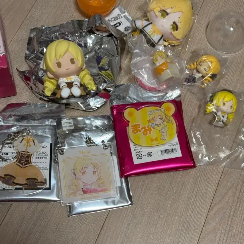 [BUNJANG] Magical Girl Madoka Magica Mami Tomoe Figure &amp; Goods Bundle Set / 새벽세일) 마법소녀 마도카 마마마 마미 피규어 등 굿즈 일괄