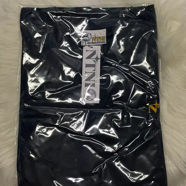[SOLD OUT] 미개봉)라이즈 팝업 ARCHIIVE 앤톤 티셔츠 양도