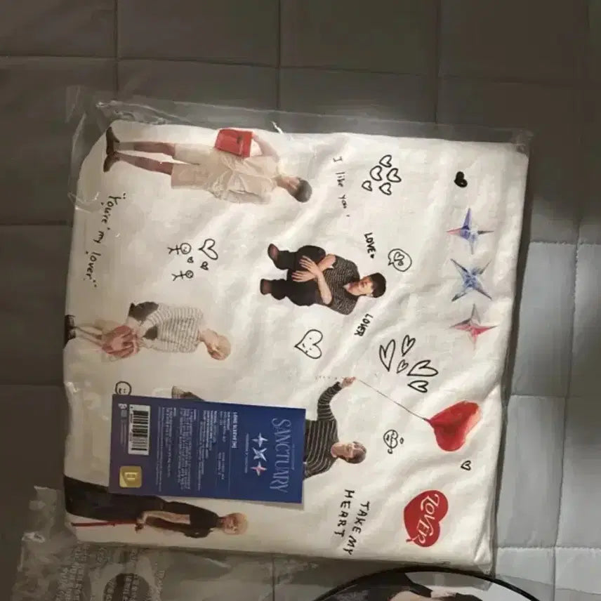[BUNJANG] TXT (TOMORROW X TOGETHER) Official Apparel (Size M) / 투바투 공식 옷 판매